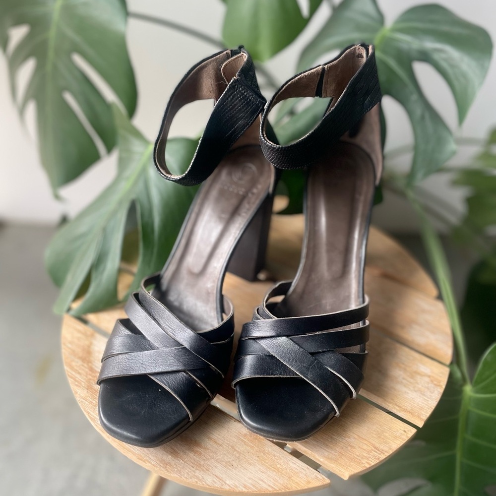 ******SOLD*** Bohemian 70s festival vibes pump